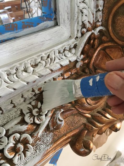 Updating A Gold Framed Mirror, Painted Mirror Frame Ideas, Oval Mirror Makeover Diy, Upcycle Mirror Frame, Mirror Border Ideas, Painted Mirror Frames, Diy Vintage Mirror, Refinish Mirror Frame, Old Mirror Makeover