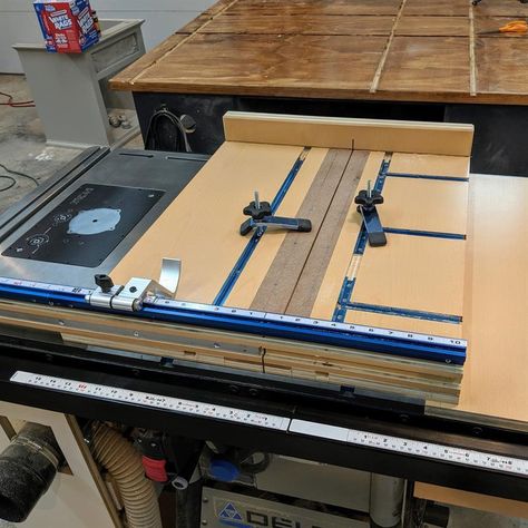 Kreg Tool | Innovative Solutions for All of Your Woodworking and DIY Project Needs Crosscut Sled, Table Saw Sled, Wood Workshop, Used Woodworking Tools, Woodworking Saws, Woodworking Patterns, Woodworking Table, Woodworking Projects That Sell, Cool Woodworking Projects