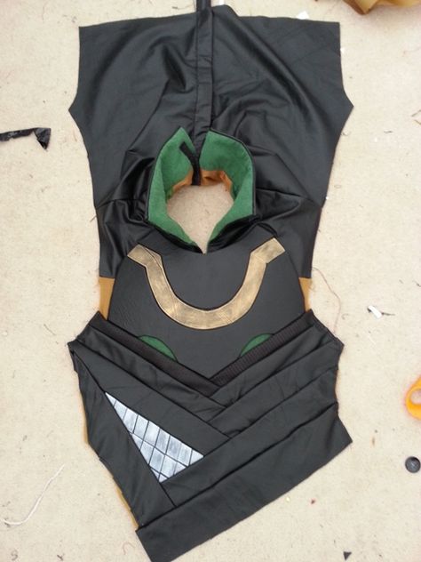 Loki Diy Costume, Diy Loki Costume, Loki Outfit Ideas, Loki Cosplay Tutorial, Alligator Costume, Lady Loki Cosplay, Loki Costume, Loki Cosplay, Captain America Iron Man