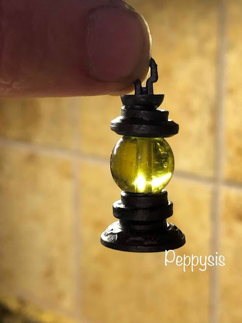 Fairy Garden Lantern, Miniature Lantern, Garden Lantern, Deco Table Noel, Dollhouse Miniature Tutorials, Fairy Garden Crafts, Fairy Furniture, Fairy Crafts, Dollhouse Miniatures Diy