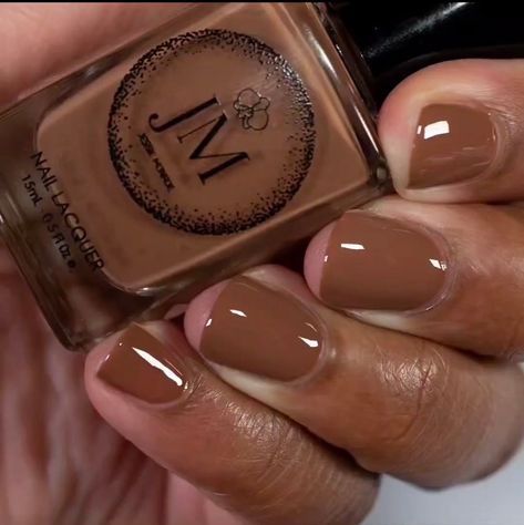 Carmel Colored Nails, Chocolate Brown Pedicure, Carmel Nails Color, Chocolate Gel Nails, Caramel Nails Design, Gel Nails Brown Skin, Brown Toe Nail Polish, Fall Stiletto Nails Design 2024, Brown Natural Nails