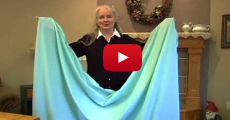 How To: Fold a Fitted Sheet Folding Fitted Sheets, Household Cleaning Tips, How To Fold, Folding Clothes, Laundry Hacks, Linen Closet, House Cleaning Tips, Cleaning Organizing, Useful Life Hacks