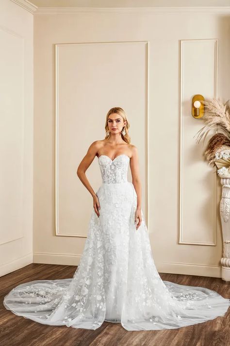 Kelly Faetanini | Kelly Faetinini - Cornelia | Kelly Faetanini Flagship Detachable Tulle Train, Boston Wedding Dress, Dramatic Wedding Dress, Dr Evil, Kelly Faetanini, Tulle Train, Flare Gown, Flair Dress, Strapless Sweetheart Neckline