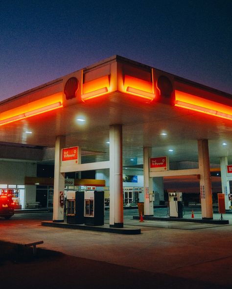 A gas station at night photo – Free Petrol Image on Unsplash Petrol Station Photography, Small Town Gas Station, Gas Station At Night Aesthetic, Petrol Station Photoshoot, Petrol Station Aesthetic, Gas Station At Night, Gas Station Aesthetic, Retro Gas Station, Gasoline Station