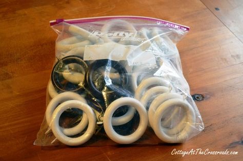 Curtain Rings Crafts, Wooden Curtain Rings, Christmas Reef, Mason Jar Lids Ornaments, Diy Snowman Ornaments, Wooden Curtain, Homemade Christmas Ornaments, Ornaments Homemade, Diy Snowman