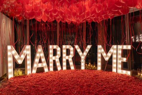 A dream proposal for Maulen and Dinara. Our AMAZING team of proposal planners were tasked with transforming the Yi Private dining room at one of our favourite places. We decorated the room with romantic décor and light up “Marry Me” letters, while the ceiling was covered with 200 red balloons.⁣ Find out more about proposing at The Shard here Marry Me Room Decoration, Purposals Ideas Engagement, Propose Decoration, Marry Me Balloons, Marry Me Letters, Marry Me Proposal, Cute Proposal Ideas, Room Surprise, Dream Proposal