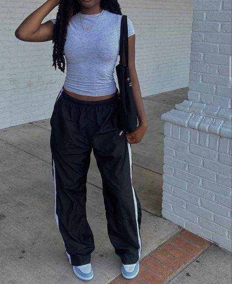 Parachute Pants Outfit, Fits Clothes, Pants Outfit, Parachute Pants, Fitness Inspo, Black Women, Sweatpants, Fashion Inspo, Outfit Inspo