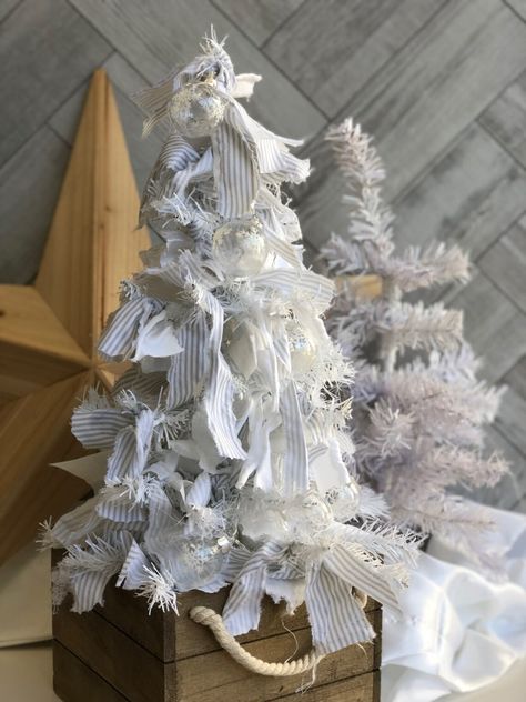 Rag Christmas Tree Diy, Rag Christmas Tree, Shabby Tree Crafts, Christmas Tree Makeover, White Christmas Home Decor, Rag Tree, Yule Tree, Burlap Trees, Vintage Christmas Crafts