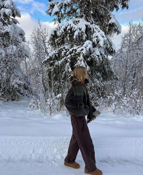 Winter Ig Pictures Aesthetic, Boulder Colorado Outfits, Snow Trip Aesthetic, Cozy Winter Aesthetic Outfits, December Photoshoot Ideas, Snow Pictures Aesthetic, Ig Inspo Pics Winter, Winter Ig Pictures, Snow Pics Instagram