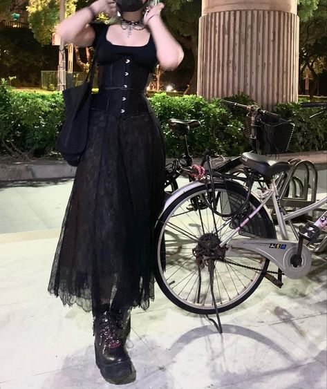 High Hips Outfit, Alt Dinner Outfits, Gothic Summer Dress, Casual Victorian Goth, Gothic Americana Fashion, Gothic Outfits Summer, Goth Outfit Inspo Summer, Goth Modest Outfits, Gothic Fashion Summer