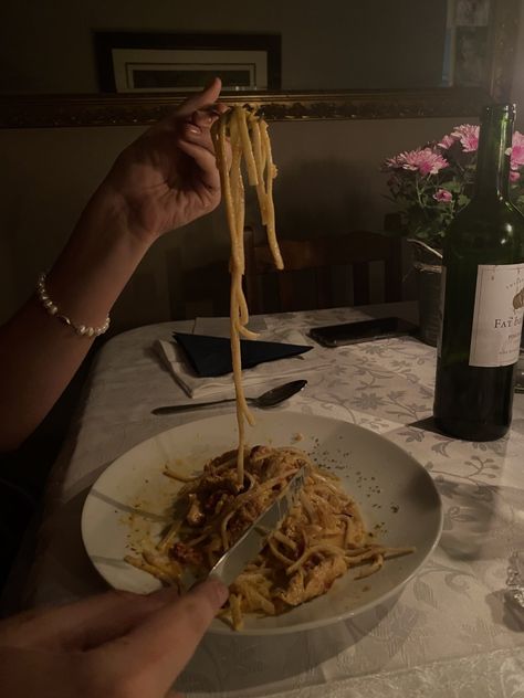 Pasta And Wine Aesthetic, Pasta Night Party Ideas, Pasta Night Aesthetic, Wine And Pasta, Bday Vibes, September Mood, Pasta Ideas, Pasta With Chicken, Pasta Making