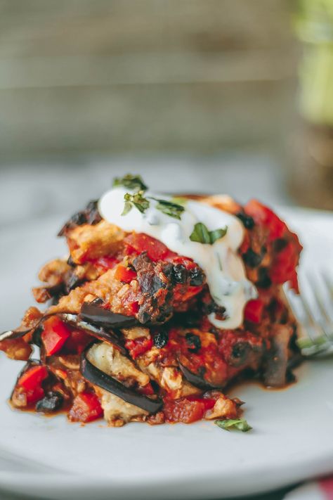 Eggplant Moussaka, Healthy Eggplant, Spicy Eggplant, Moussaka Recipe, Eggplant Dishes, Egyptian Food, Food Substitutions, Vegan Yogurt, Vegan Eats