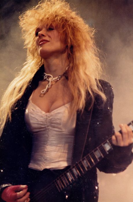 Nancy Wilson, 1985 Heart Holding A Guitar, Angela Gossow, Nancy Wilson Heart, Ann Wilson, Nancy Wilson, Lita Ford, Frozen Movie, Women Of Rock, New Retro Wave