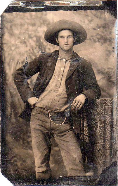 Cute Cowboy - approx. 1890, Northern Cali. How weird that his pic is now on Pinterest! Handsome Cowboys, Style Masculin, Wilde Westen, Taylor Kinney, Cowboy Up, Foto Vintage, Old Photographs, Vintage Portraits, Vintage Pictures