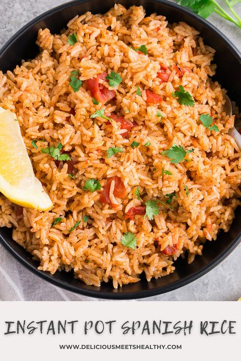 Make a batch of Instant Pot Spanish rice quickly and easily in your pressure cooker. This Mexican tomato rice recipe is seasoned with cumin, garlic, and chili powder for one delicious side dish. Instant Pot Spanish Rice, Tomato Rice Recipe, Spanish Rice Easy, Spanish Rice Recipe, Tomato Rice, Vegetable Rice, Spanish Rice, Seasoned Rice, Vegan Cooking