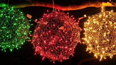 Christmas Light Balls, Diy Christmas Shadow Box, Christmas Lights Outside, Sphere Light, Diy Christmas Lights, Wrapped Lights, Outdoor Trees, Orange Christmas, Outdoor Christmas Lights