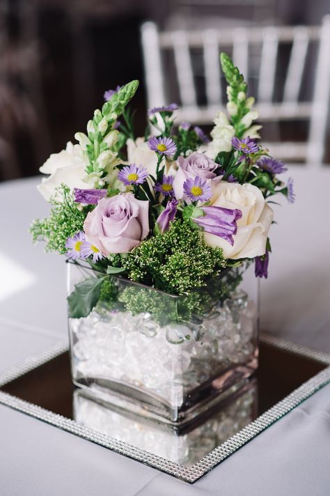 Purple Flower Centerpieces Diy, Lilac Centerpieces Diy, Purple And Gray Wedding Centerpieces, Lavender And White Centerpieces, Light Purple Flower Centerpieces, Purple And White Flower Centerpieces, Purple Party Centerpieces, Purple Flower Centerpieces Simple, Lavender Centerpieces Table Decorations