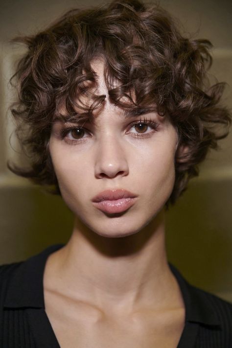 Chic Short Curly Hair, Matilda Gvarliani, Curly French Bob With Bangs, Nia Long Hair, Marion Cotillard Hair, Short Haircuts Curly, Georgian Women, Short Dark Hair, Curly Hair Tutorial