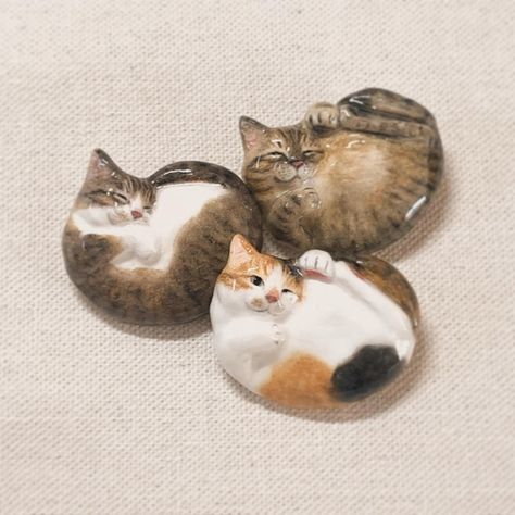 Tea Set Decor, Miniature Cat, Needle Felted Cat, Clay Magnets, Cat Ceramic, Felt Cat, Like A Cat, Ceramics Projects, Animal Sculptures