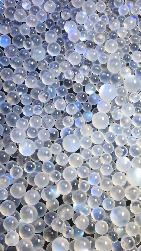 Beads Video, Pearl Aesthetic, Beautiful Wallpaper For Phone, Beading Jewelery, Magic Eyes, Precious Jewels, Moonstone Beads, Aquamarine Gemstone, Raw Gemstones