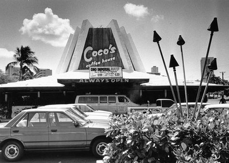 Honolulu, Hawaii: 1986 | The last day of Coco 's Coffee Hous… | Flickr Old Hawaii, Hawaii Photos, Ala Moana, Hawaii Pictures, Hawaii Homes, Vintage Hawaii, Hawaiian Wedding, Capitol Building, Honolulu Hawaii