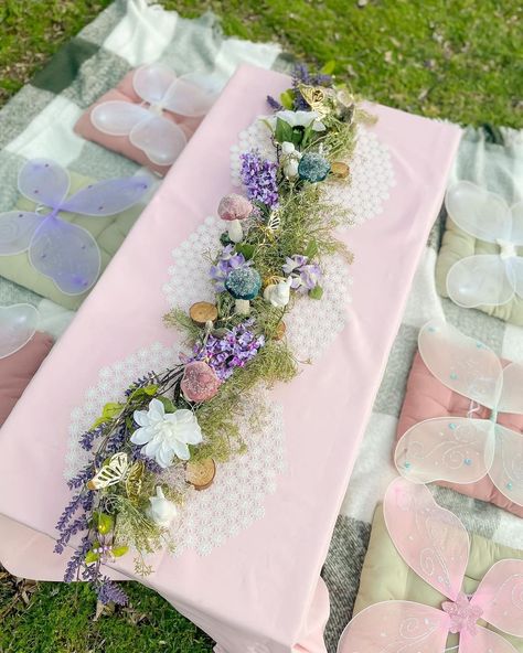 Fairy Tablescape Fairy Party Entrance, Butterfly Fairy First Birthday, Fairy Theme Bday Party, Outdoor Fairy Birthday Party Ideas, Fairy Theme Graduation Party, Fairy Flower Birthday Party, Fairy Birthday Party Table Decorations, Fairy Birthday Party Ideas Decorations Diy, Fairy Princess Birthday Party Ideas