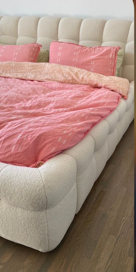 Soft Bed Design, Cream King Size Bed, Fluff Bed Frame, Low Big Beds, Aesthetic Comfy Bed, Big Bed Frame, Bedroom Inspirations King Bed, Soft Bedframes, Dream Bedroom Modern