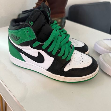 Green/White/Black Jordan 1s With Box Kids 4y Worn A Few Times Dark Green Nike Shoes, Nike Shoes Women Green, Cute Jordan 1s, Jordan Shoes Aesthetic, Jordan Verdes, Jordan Verde, Ones Jordan, Nike Shoes Green, Dark Green Shoes