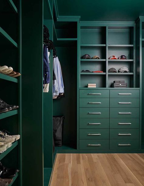 Masculine Bedroom Ideas, Green Closet, Tiny Dining Rooms, Bedroom Wardrobe Ideas, Gorgeous Closet, Small Walk In Closet, Bookshelf Inspiration, His Closet, Masculine Bedroom