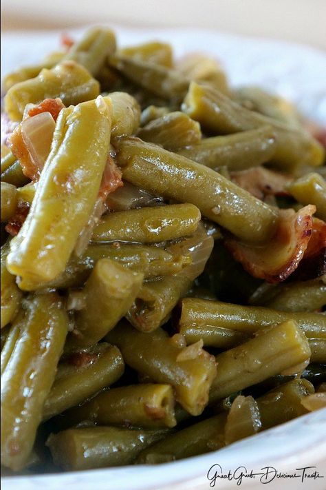 Bacon Green Beans Slow Cooked Green Beans, Southern Green Bean Recipes, Green Beans And Bacon, Cooked Green Beans, Beans And Bacon, Southern Style Green Beans, Southern Green Beans, Crockpot Soups, Beans With Bacon