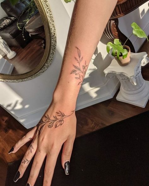 101 Best Vine Flower Tattoo Ideas That Will Blow Your Mind! - Outsons Wrist Hand Tattoo, Tattoo Avant Bras, Tato Lengan Bawah, Tattoo Main, Flower Vine Tattoos, Wrap Around Wrist Tattoos, Tato Tradisional, Around Arm Tattoo, Wrap Around Tattoo