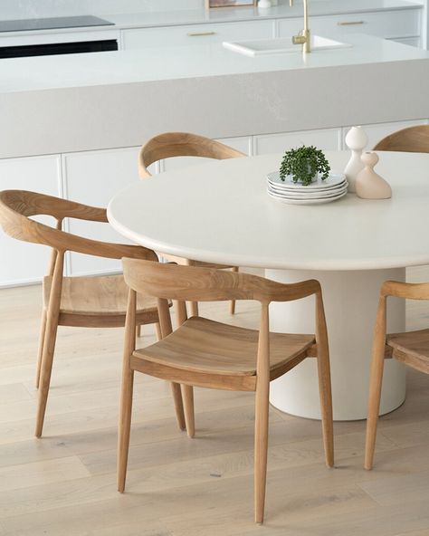 Coastal Dining Chairs Dining Room, Dinning Room With Round Table, Round Table Aesthetic, Bgc Condo, Beach House Dining Table, Round Table With Chairs, Cement Dining Table, Modern Coastal Beach House, Coastal Dining Room Table