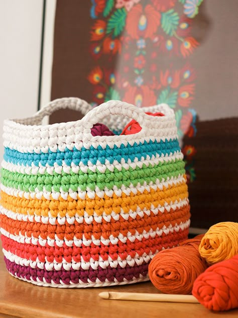 Tis the Season when everyone pulls out those comfy cozy blankets and many woolen items that add just the right amount of warm and cozy charm to their space.  So today we have put together a fun collection of Warm and Cozy FREE Crochet DIY Projects.  These beauties will make you want to take those … Free Crochet Large Basket Pattern, Diy Crochet Gifts, Crocheted Baskets, Crocheted Basket, Crochet Storage Baskets, Pattern Rainbow, Crochet Baskets, Crochet Storage, Crochet T Shirts