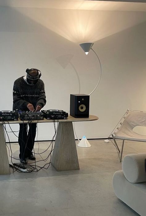 inspo, dj, dj aesthetic, photo dump Dj Aesthetic, Vinyl Cafe, Creative Studio Space, Dj Room, Warehouse Space, Sound Room, Home Studio Setup, Music Studio Room, Dj Setup