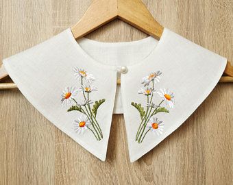 Embroided Collar, Collar For Women, Fashion Catwalk, Ukrainian Clothing, Easter Embroidery Designs, Pattern Outfits, Embellished Collar, Fake Collar, Cellos