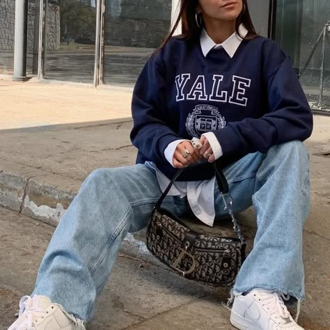 Layerd Outfits Hoodie, Colar Sweatshirts Outfit, Black Sweatshirt Blue Jeans Outfit, Oxford Sweatshirt Outfit, Sweatshirt With White Shirt Underneath, Fitted Sweatshirt Outfit, Blue Hoddies Outfits Aesthetic, Large Sweatshirt Outfit, Blue Sweatshirt Outfit Aesthetic