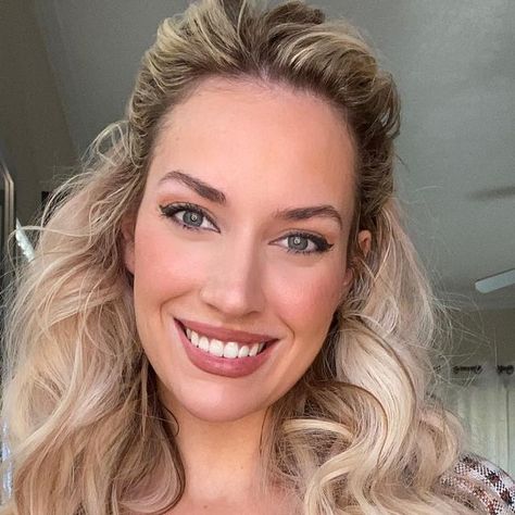 Paige Spiranac | Oh hi🥰 Happy Monday friends! | Instagram Paige Spiranac, Friends Instagram, Fav Characters, Beautiful Places To Visit, Happy Monday, Beautiful Places, Honey, Instagram Posts, Sports