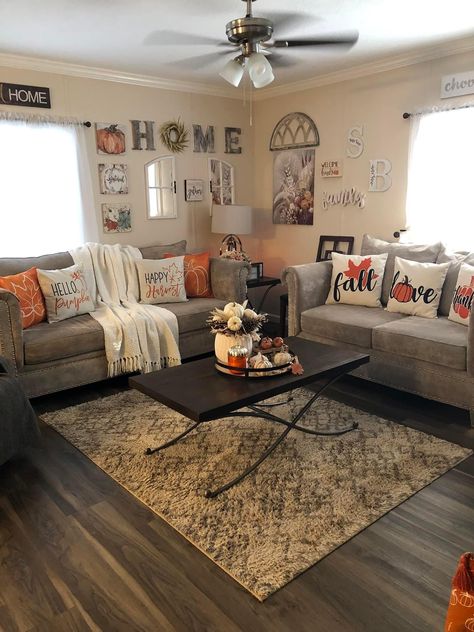 Farmhouse Office Decor, Autumn Room, Mtv Cribs, Apartment Decorating Living, Farmhouse Office, Mobile Home Living, Comfy Living Room, Couch Decor, Apartment Decorating