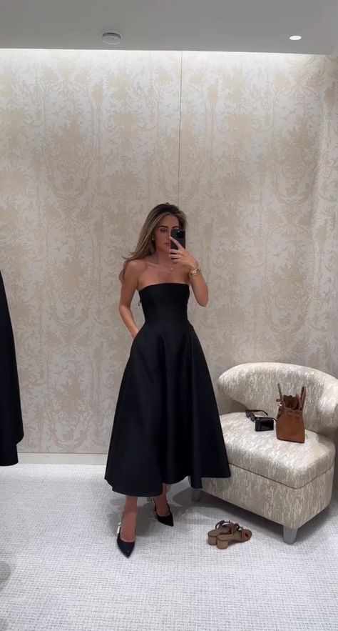 Black Dress Classy Midi, Elegant Glam Outfit, Old Money Outfits Dress Black, Fall Wedding Guest Dress Aesthetic, Work Gala Dress, Summer Wedding Outfit Guest Women Classy, Old Money Graduation Dress, Old Money Wedding Guest Outfit, Old Money Party Dress