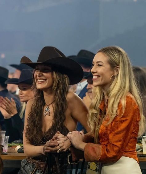 Cowgirl Hair, Cowboy Chic, Cowboy Romance, Cowgirl Aesthetic, Rodeo Outfits, Country Concerts, Fit Board Workouts, Heaven Sent, Streetwear Fashion Women