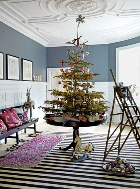 Christmas Decorations Apartment, Christmas Apartment, Christmas Decor Inspiration, Traditional Christmas Tree, Tabletop Christmas Tree, Christmas Bedroom, Gorgeous Christmas, Noel Christmas, Holiday Decor Christmas