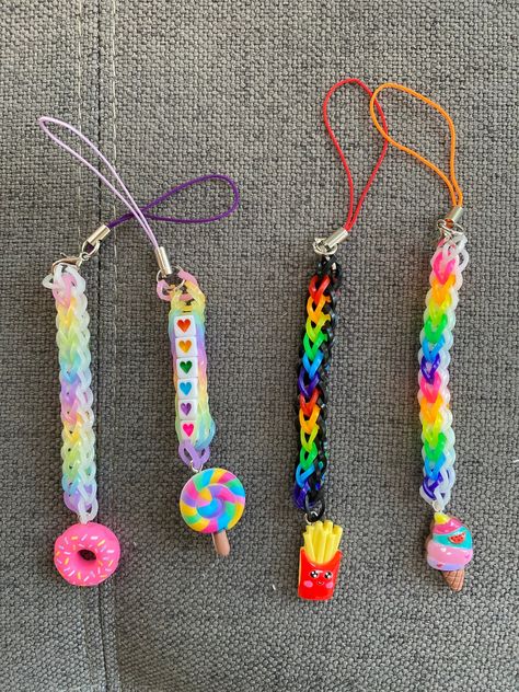 Rainbow Loom water bottle charm/cell phone charm for owalas, yetis and more. Add some fun personalization to your water bottle so everyone knows it is yours! Food charms can go on any of the rainbow keychain options. Please list in Personalization the exact combination you're seeking! Loom Keychain Rubber Bands, Rainbow Loom Christmas Bracelets, Rainbow Loom Keychain Patterns, Water Bottle Keychain, Loom Band Keychain, Rainbow Loom Keychain, Rainbow Loom Characters, Rainbow Loom Bracelets Easy, Rainbow Looms