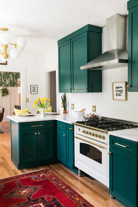 Head Over Heels for My Hallman Range: The Ultimate Review » Jessica Brigham Dark Green Kitchen, Teal Kitchen, Green Kitchen Cabinets, Kitchen Colour Schemes, Green Cabinets, Interior Modern, Kitchen Color, Kitchen Trends, Green Kitchen