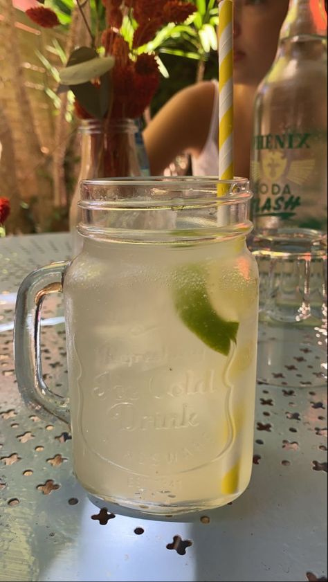 Aesthetic Lemonade Pictures, Fresh Lemonade Aesthetic, Lemonade Summer Aesthetic, Summer Lemonade Aesthetic, Limonada Aesthetic, Quick Lemonade Recipe, Aesthetic Lemonade, Lemonade Video, Lemonade Aesthetic