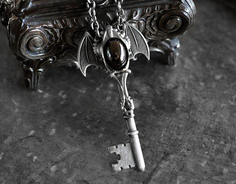 Antique silver winged skeleton key necklace - bat wings - with hematite glass cabochon - gothic jewelry Winged Skeleton, Arm Sleeve Ideas, Goth Burlesque, Steampunk Key, Skeleton Necklace, Antique Silver Necklace, Goth Vampire, Skeleton Key Necklace, Under Lock And Key