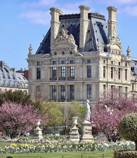 European Colonial House, Parisian Buildings, France Architecture, Beaux Arts Architecture, European Palace, Neoclassical Architecture, French Architecture, Classic Architecture, Classical Architecture