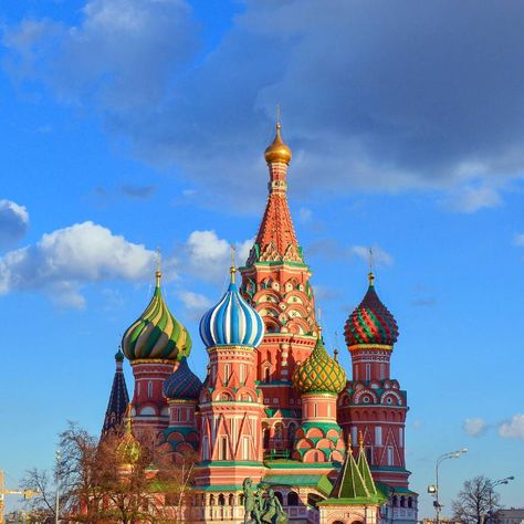 10 Most famous landmarks in Europe you should visit at least once Square Houses, Visit Russia, St Basils Cathedral, International Trip, St Basil's, Famous Buildings, Cathedral Church, Harbin, Red Square