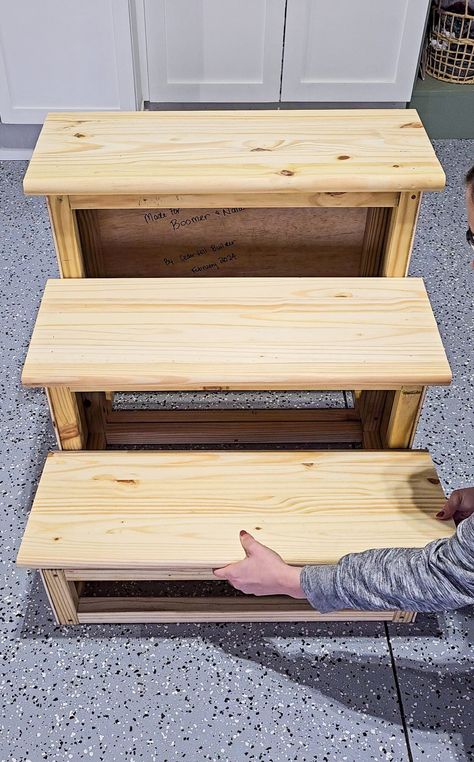 DIY Dog Steps - Cedar Hill Builder Diy Dog Stairs, Diy Dog Steps, Dog Stairs Diy, Dog Steps For Bed, Diy Ladder, Dog Stairs, Pet Stairs, Wood Steps, Dog Ramp