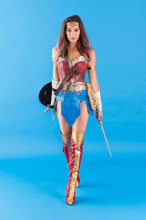 Cool Girl Costumes, Wonder Woman Halloween Costume, Most Popular Halloween Costumes, Woman Costumes, Popular Halloween Costumes, Teen Halloween, Diy Costumes Women, Hallowen Ideas, Woman Costume