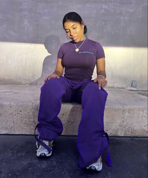 Purple Streetwear Outfit, Classy Black Women, Purple Outfit Ideas, Job Outfits, Purple Streetwear, Outfit Ideas Black, Purple Outfit, Purple Outfits, Jacket Outfit